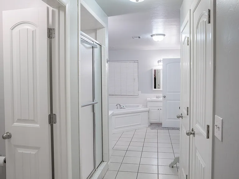703 Normandie Dr — Photo 15
