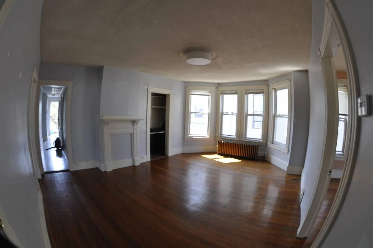 3 bed, 9999 sqft, $3,100 — Photo 3