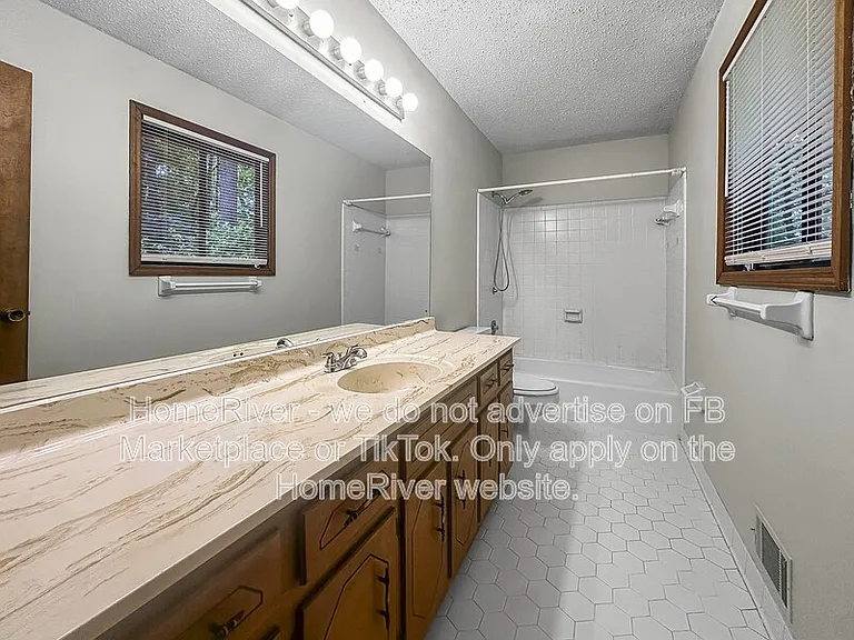2551 Hunton Ct NE — Photo 9