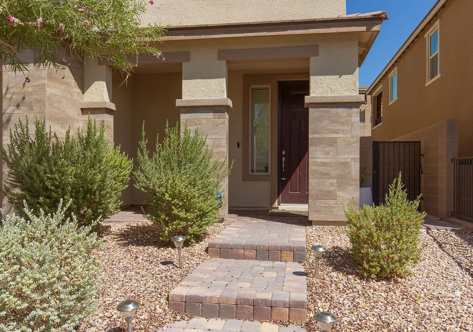 Enormous pool home in gated West Summerlin community — Photo 3