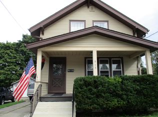 913 S 21st St, Manitowoc, WI 54220
