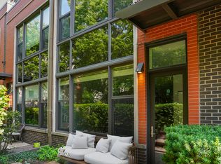 915 N Howe St, Chicago, IL 60610