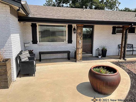 2nd image of 304 Sunland Dr