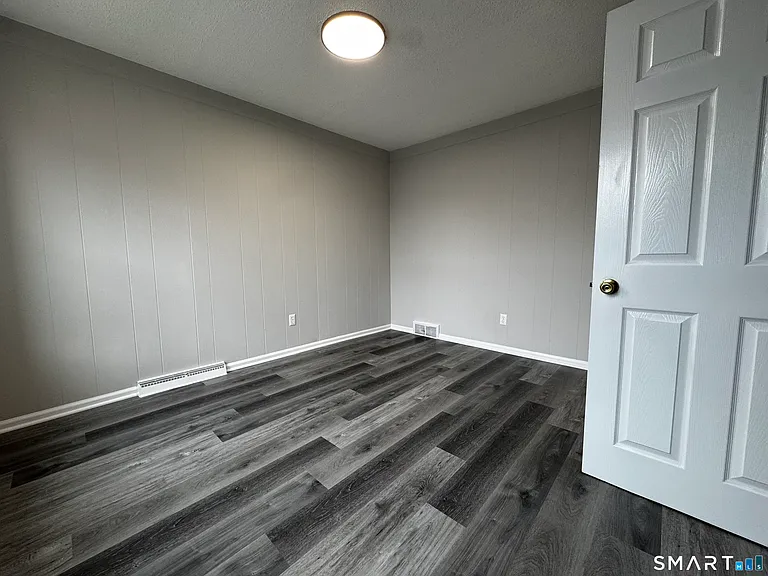 45-51 Cowles St #45 — Photo 23