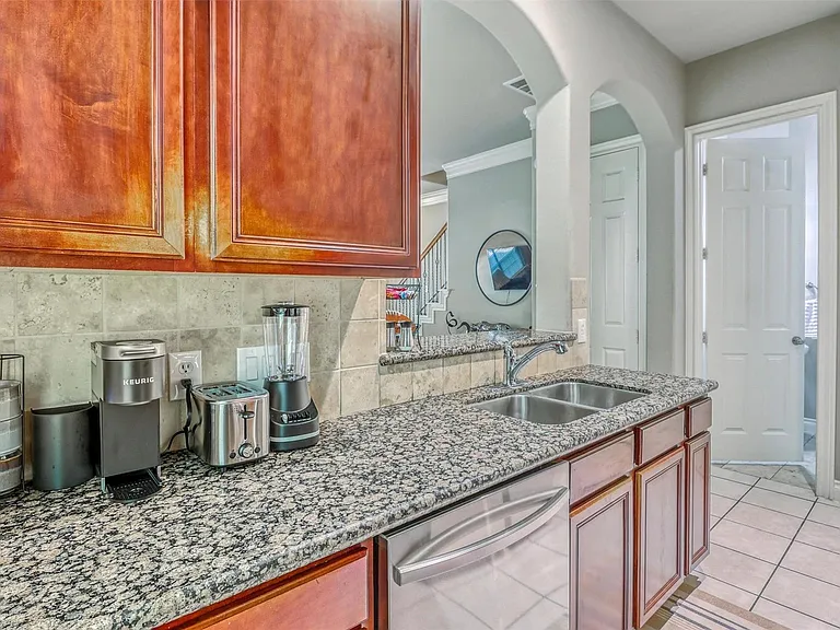 9113 Creekstone Lake Dr — Photo 14