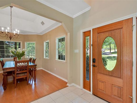 5th image of 121 Concho Dr
