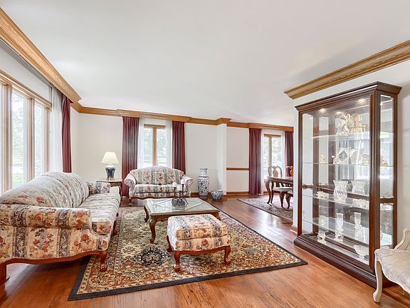 5th image of 616 W Park St