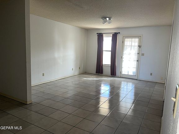 4th image of 4006 Skyline Ave #A