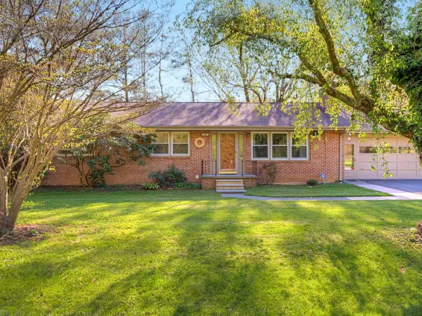 307 Cork Dr, Blacksburg, VA 24060