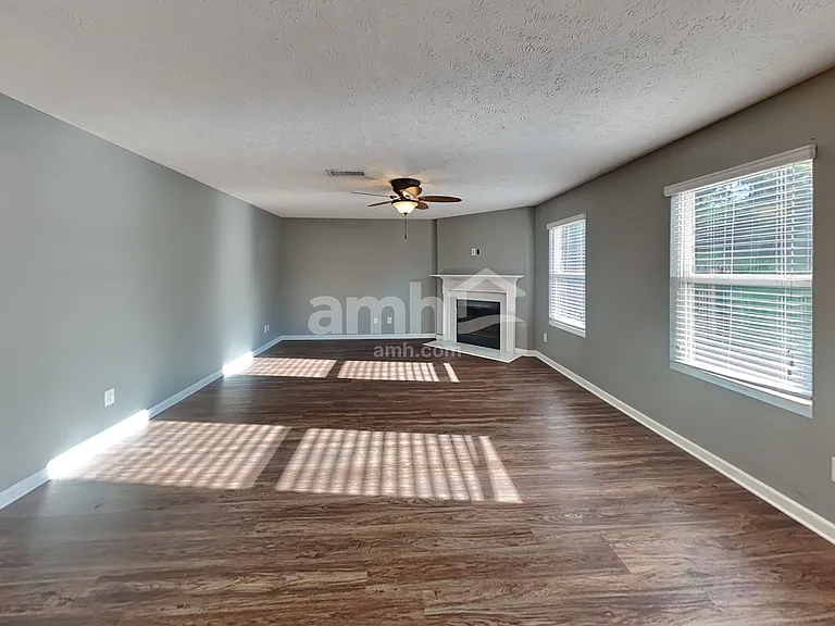 1010 Harmony Ln — Photo 6
