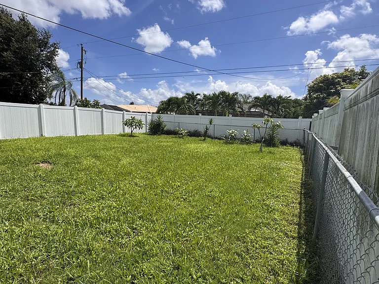 4111 SW 7th Pl — Photo 14