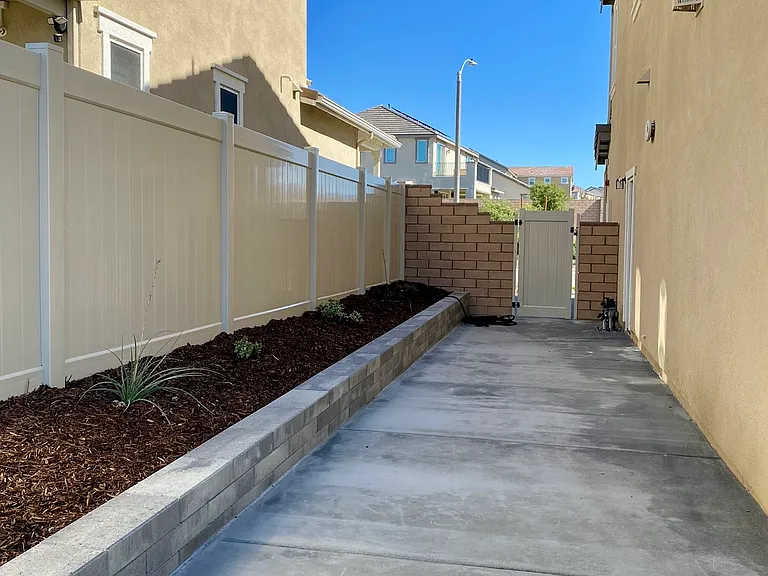 39549 Clare St — Photo 21