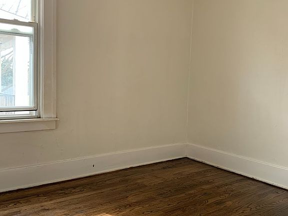 2nd image of 1463 Beaconsfield Ave #2S