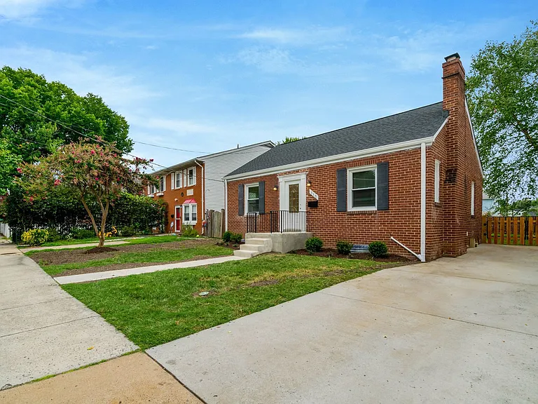 510 E Windsor Ave — Photo 1