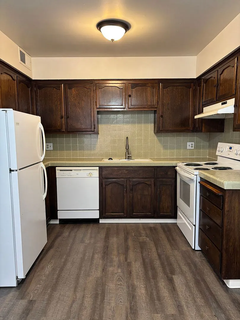 Manila Ave 7-Plex — Photo 3