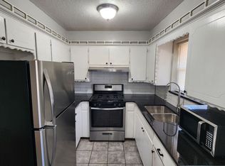 2 bedroom 1 bathroom apartment with stainless steel appliances in Edmond, OK located next to UCO ..., Edmond, OK 73034
