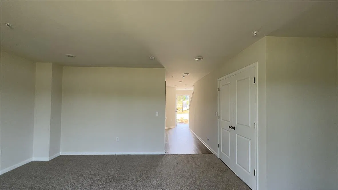3 bed, 2.5 bath, 1969 sqft, $2,799 — Photo 4