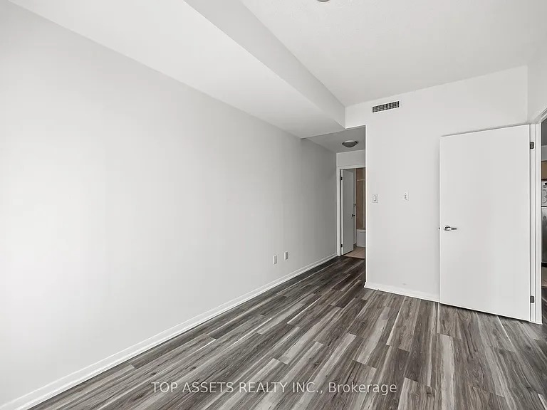 37 Grosvenor St #2109 — Photo 20