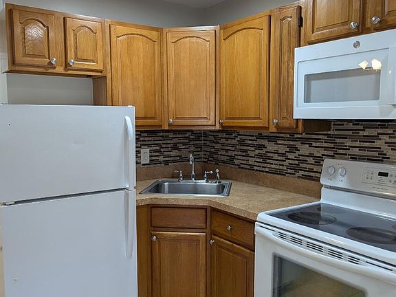 3rd image of 399 Smithtown Blvd APT 8