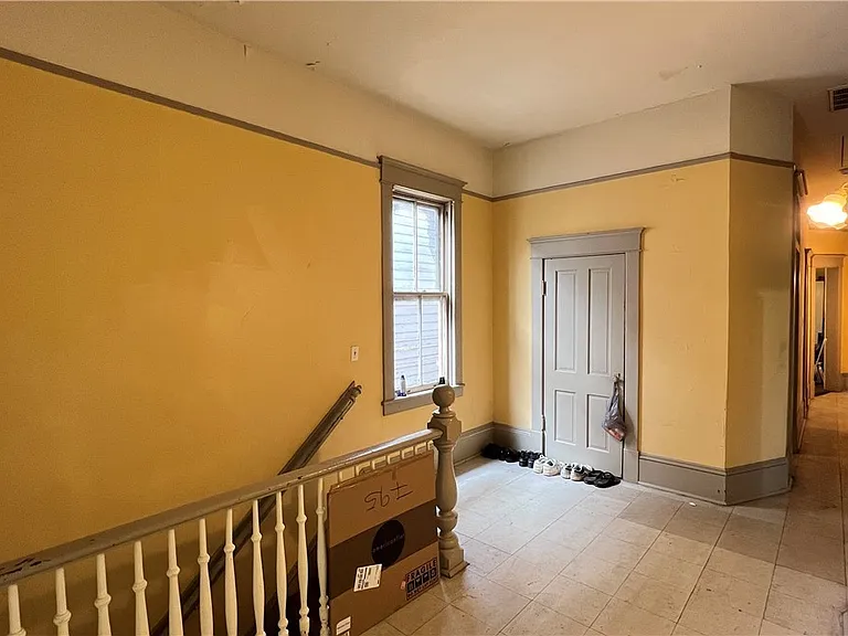 212 W Park Ave — Photo 2