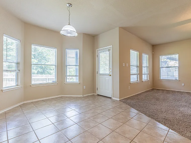 906 Ashbury Blf — Photo 17