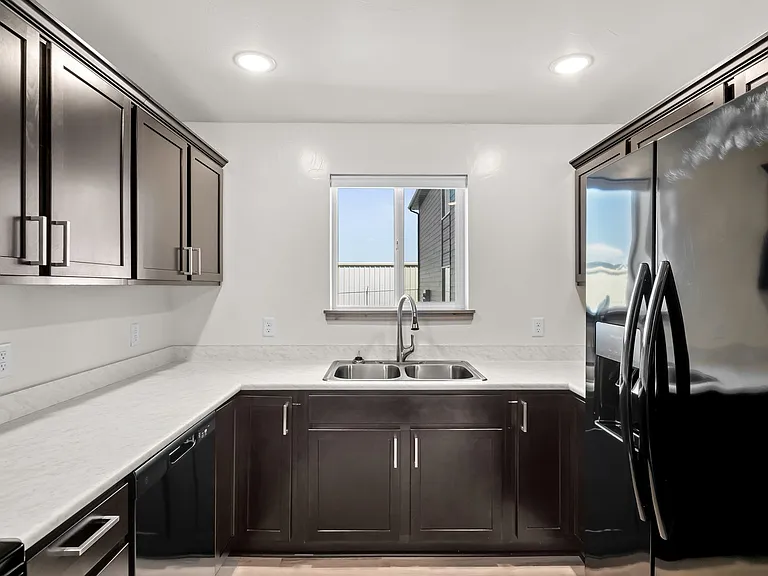Pineview Apartments — Photo 5