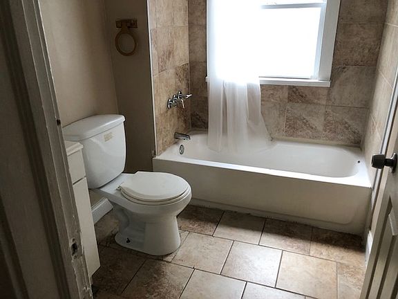4th image of 3354 E 132nd St #1
