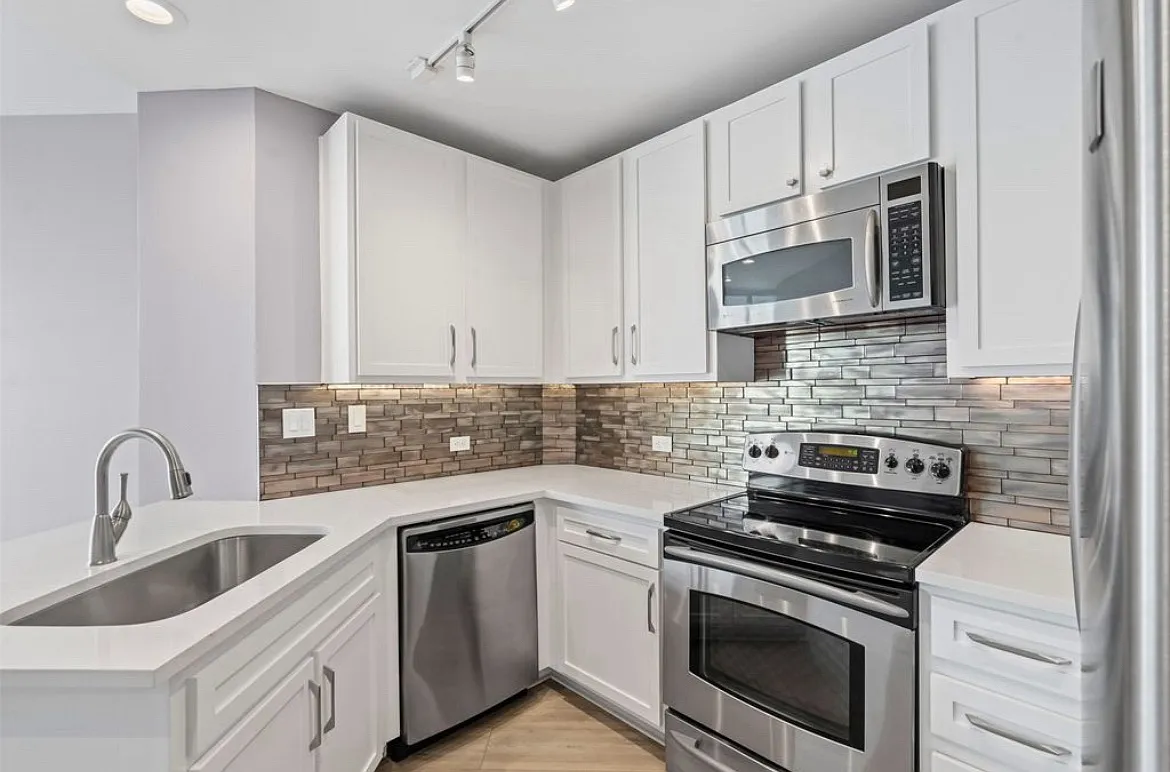 500 Throckmorton St — Photo 3