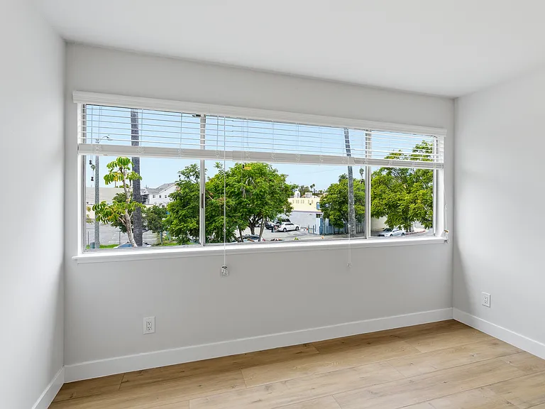 1922 S Hobart Blvd #9 — Photo 18