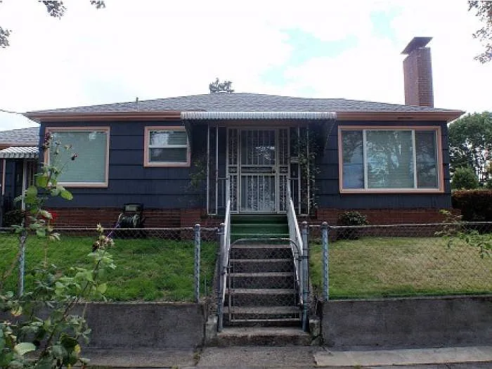 1306 SE Haig St photo 1