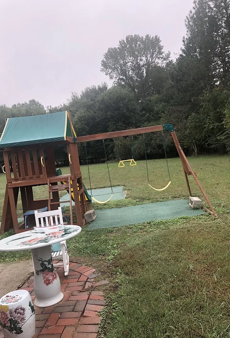 A comfortable house with a beautiful yard — Photo 4