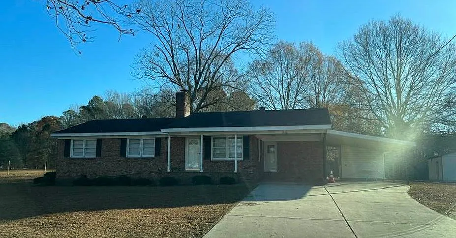 3 bed, 1300 sqft, $1,800 — Photo 2
