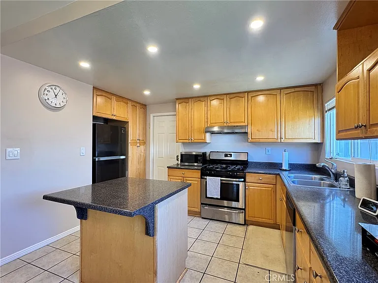 2065 Morley St — Photo 4