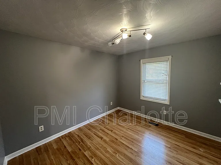 1784 Ashley St — Photo 16