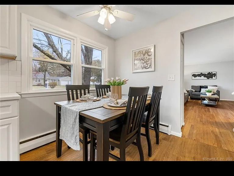 20 Manor Ln — Photo 7