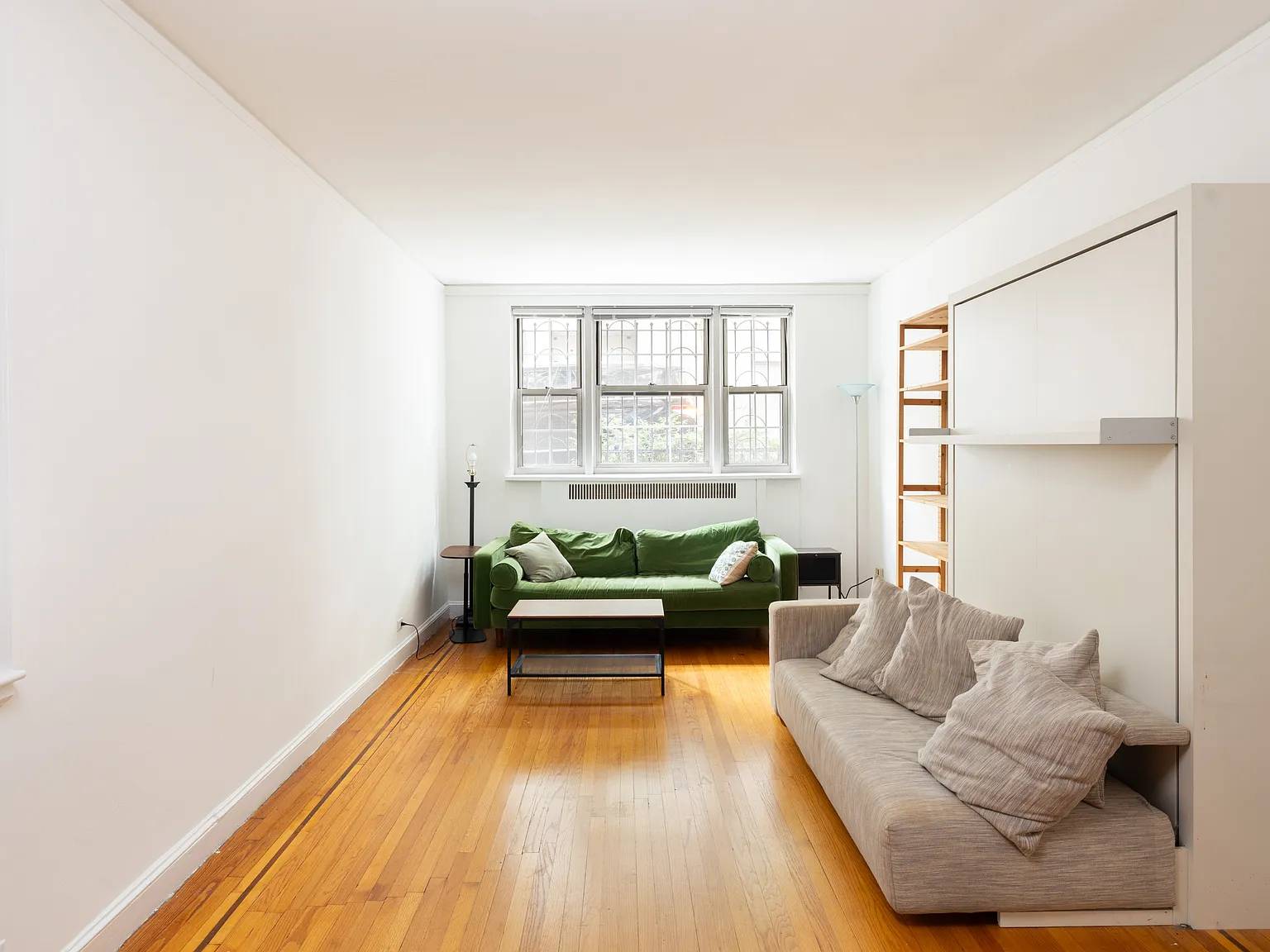 25 Minetta Ln — Photo 3