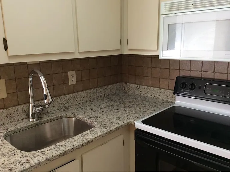 3540 Southpointe Dr — Photo 17