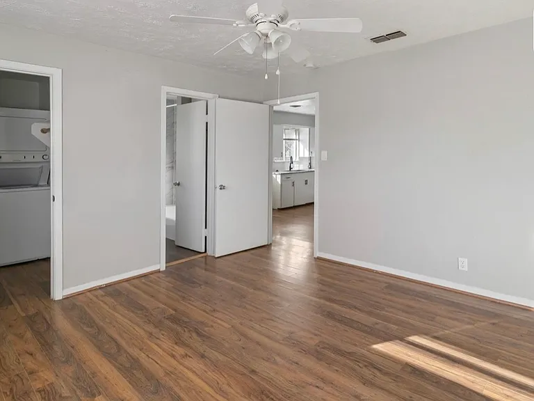 1014 E 23rd St #3 — Photo 6