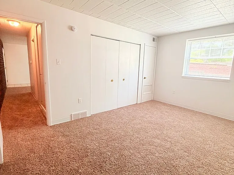 4909 Verona Road — Photo 8