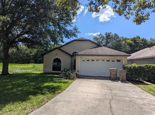 27519 Lois Dr, Tavares, FL 32778