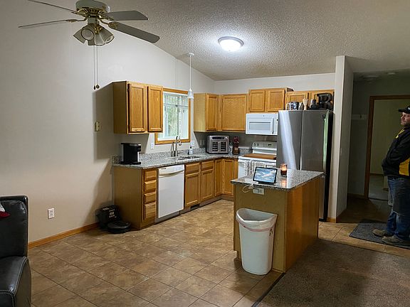 3rd image of 709 E 138th St