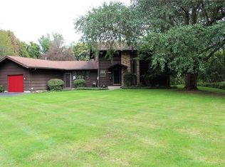 2812 Oakview Dr, Rochester, NY 14617