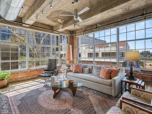 2nd image of 204 Travis St APT 4E