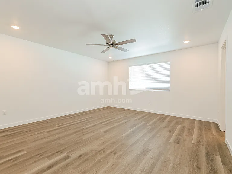 2332 Devin Ave — Photo 8