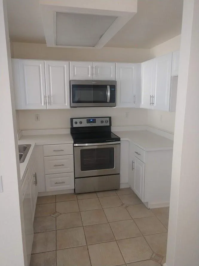 3 bed, 2.5 bath, 1150 sqft, $3,400 — Photo 3