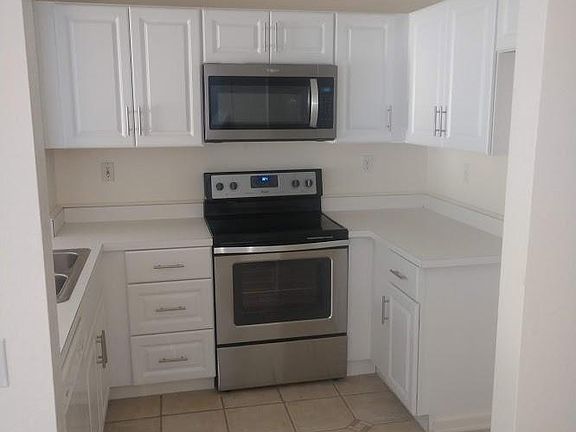 3rd image of 442 Florencia Ln #442