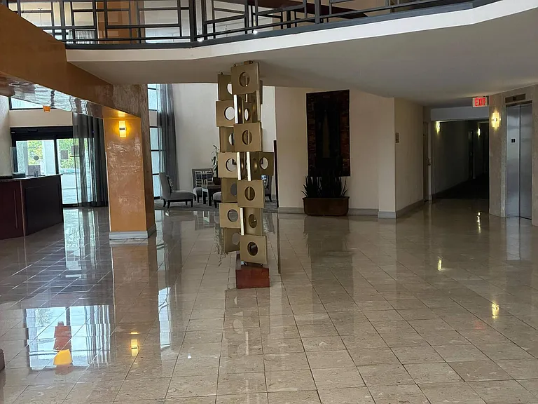 400 Leslie Dr #502 — Photo 10