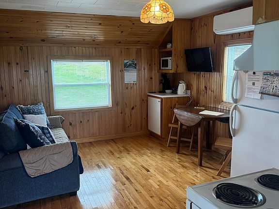 4th image of 5864 Saint Peters Rd