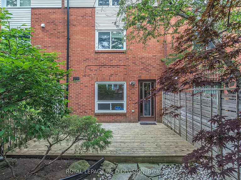 640 Adelaide St W — Photo 8