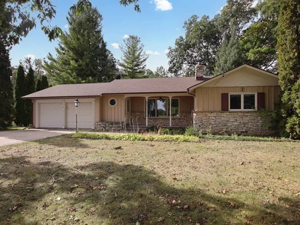 1489 Lake Breeze Rd, Oshkosh, WI 54904